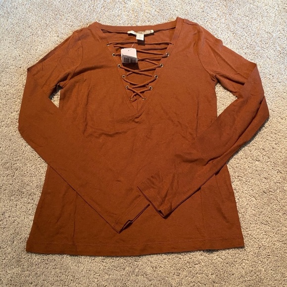 cross strapped v neck - Picture 1 of 4